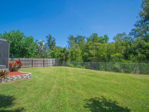 Tiny photo for 330 W FOREST Trail, Vero Beach, FL 32962 (MLS # B26078593)