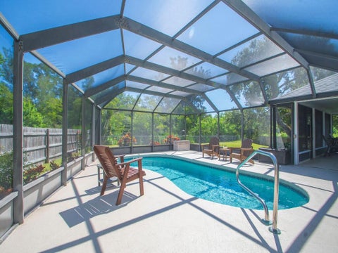 Tiny photo for 330 W FOREST Trail, Vero Beach, FL 32962 (MLS # B26078593)