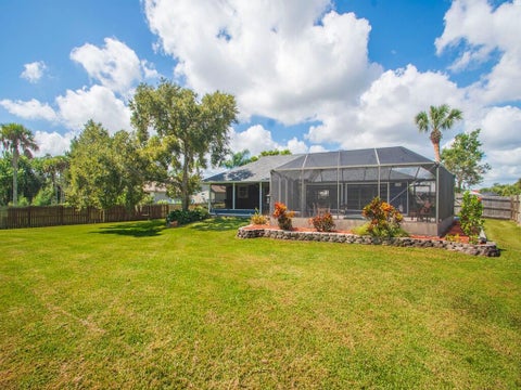 Tiny photo for 330 W FOREST Trail, Vero Beach, FL 32962 (MLS # B26078593)