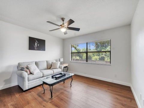 Tiny photo for 330 W FOREST Trail, Vero Beach, FL 32962 (MLS # B26078593)