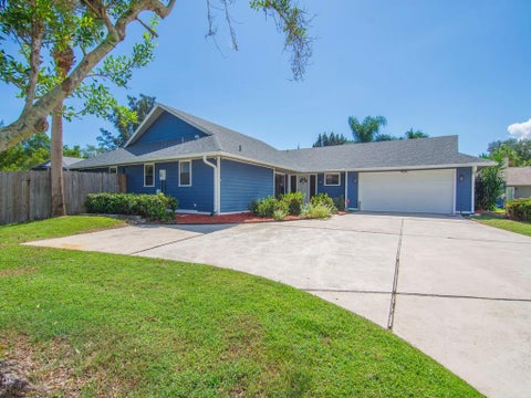 Tiny photo for 330 W FOREST Trail, Vero Beach, FL 32962 (MLS # B26078593)