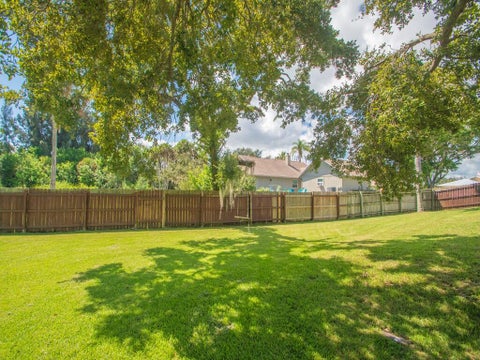 Tiny photo for 330 W FOREST Trail, Vero Beach, FL 32962 (MLS # B26078593)