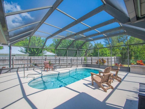Tiny photo for 330 W FOREST Trail, Vero Beach, FL 32962 (MLS # B26078593)