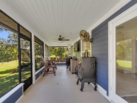 Tiny photo for 330 W FOREST Trail, Vero Beach, FL 32962 (MLS # B26078593)