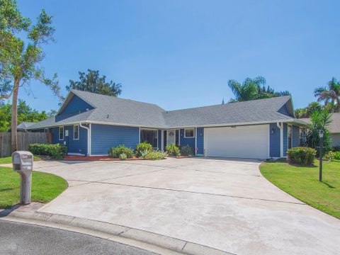 Tiny photo for 330 W FOREST Trail, Vero Beach, FL 32962 (MLS # B26078593)