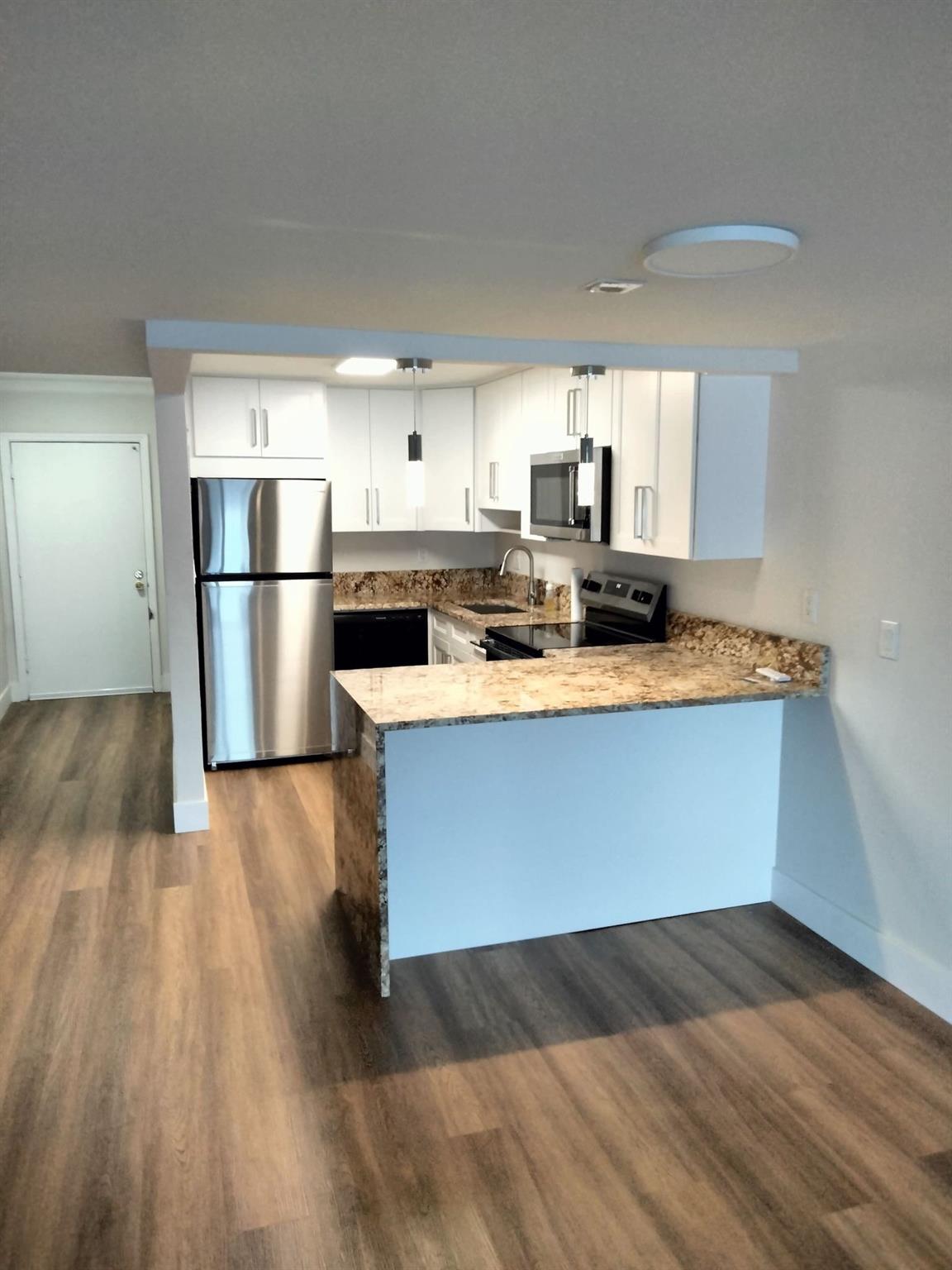 1100 Crystal Lake Dr 115