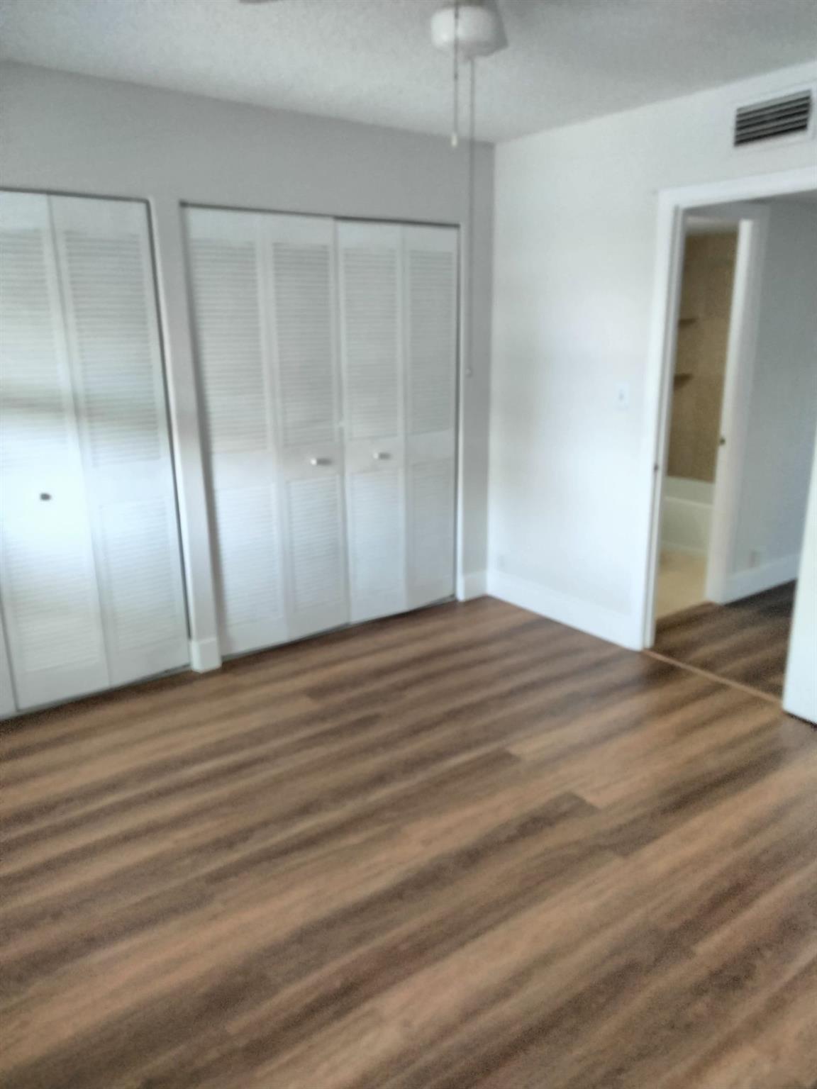 1100 Crystal Lake Dr 115