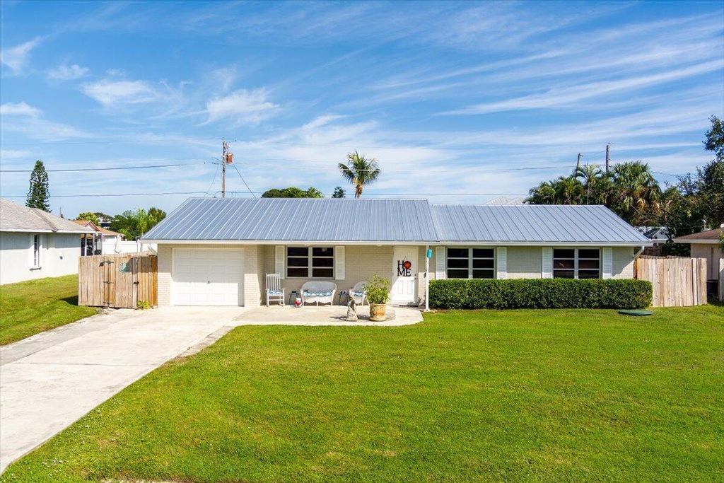 Photo of 2543 SE Petit Lane, Port Saint Lucie, FL 34952 (MLS # R10938386)