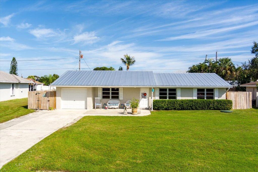 Photo of 2543 SE Petit Lane, Port Saint Lucie, FL 34952 (MLS # R10938386)