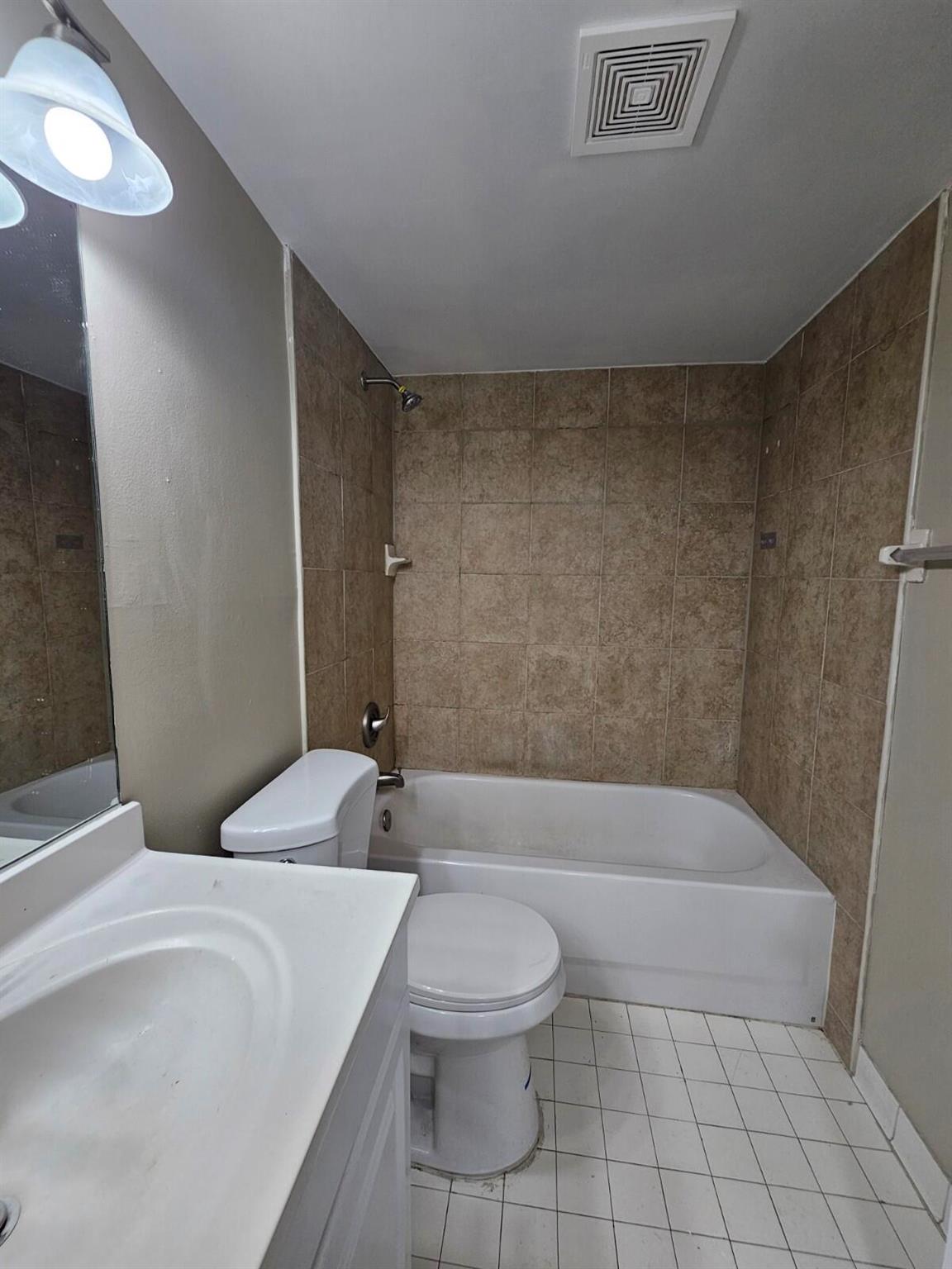 PRESIDENTIAL GOLFVIEW CON - Residential Lease