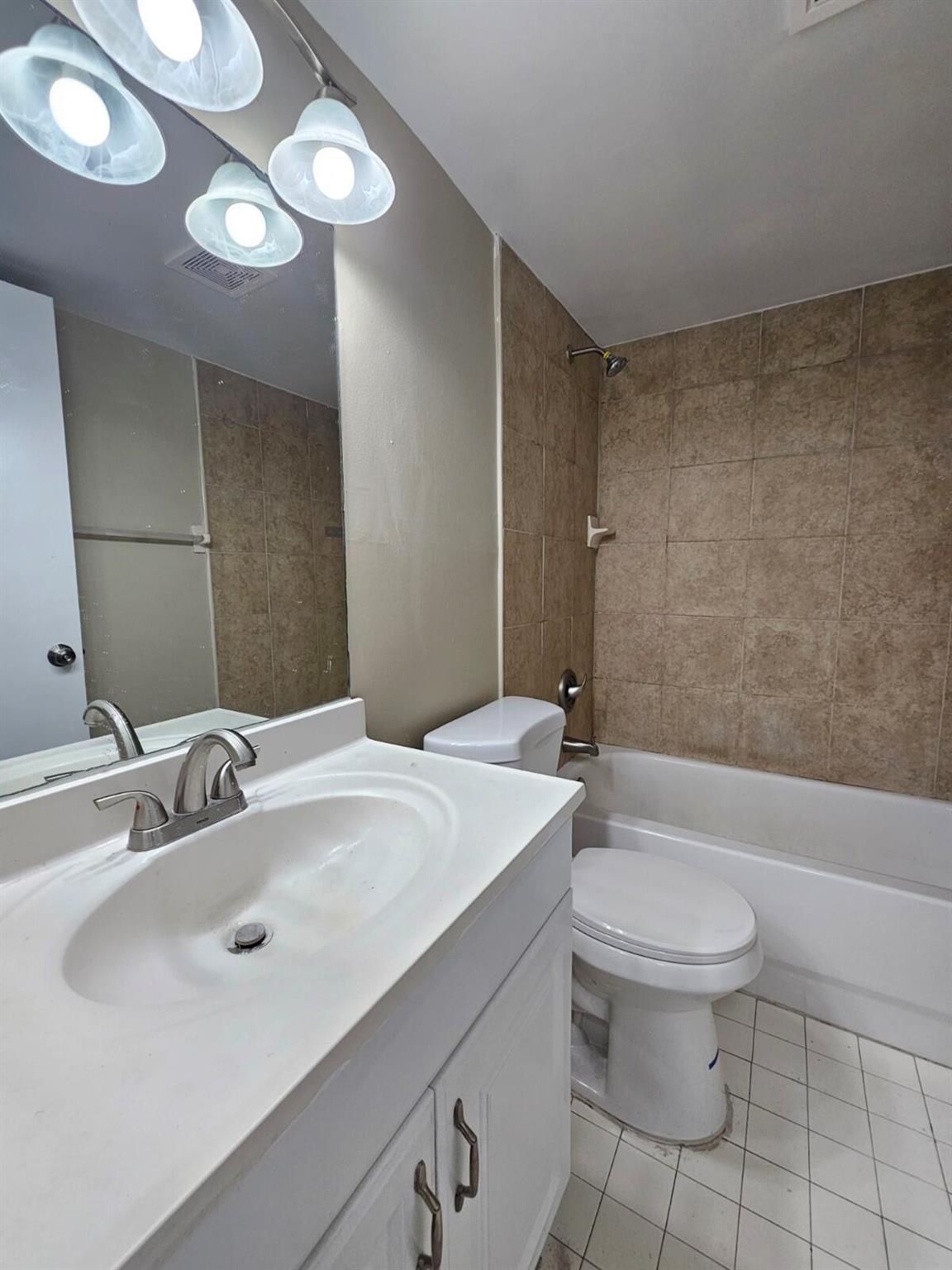 PRESIDENTIAL GOLFVIEW CON - Residential Lease