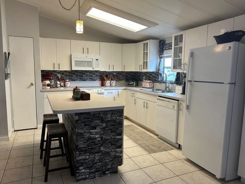 Mobile Home in Pembroke Pines FL 21620 Heritage Circle Cir 8.jpg