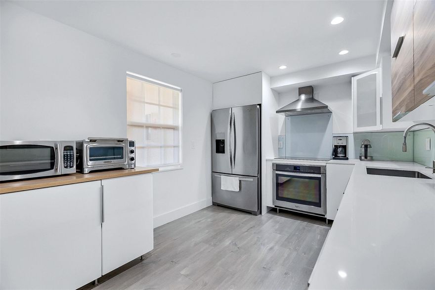 Beautiful, fully remodeled 3-bedroom, 2-bathroom residence with a relaxing lake view, located in the quiet and desirable community of Palm Aire.This bright unit features a modern layout and includesa washer and dryer inside the unit for added convenience. Enjoy peaceful water views in a tranquil and well-maintained neighborhood.Pets are allowed with proper documentation and up-to-date vaccinations. ESA (Emotional Support Animal) or service animals are accepted with a valid ESA letter. Application requirements:All occupants 18 years or older must apply. A minimum 700 credit score is required by the association. Complete documentation must be submitted at the time of application. Conveniently located near shopping, restaurants, golf, and major highways.