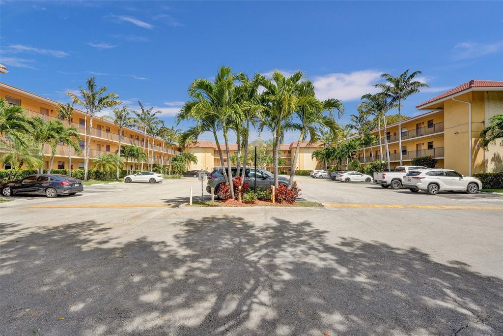 Photo of 11441 NW 39th Court #315, Coral Springs, FL 33065 (MLS # F10496984)