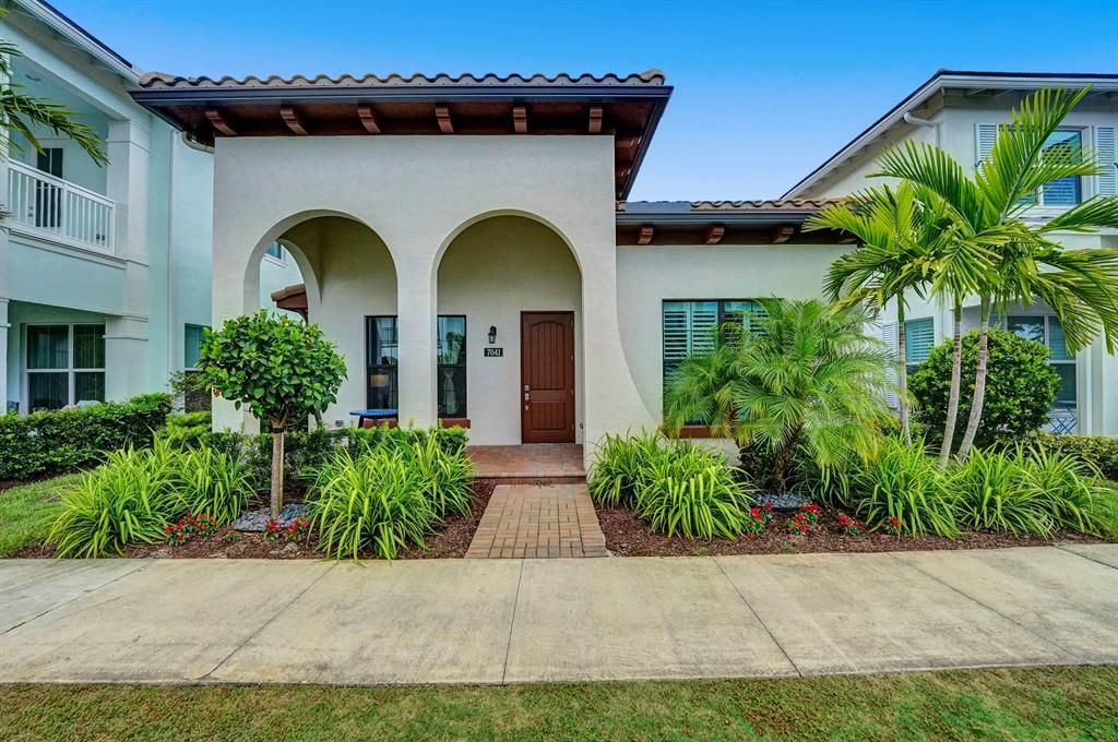 Photo of 7041 Edison Place, Palm Beach Gardens, FL 33418 (MLS # R10739490)