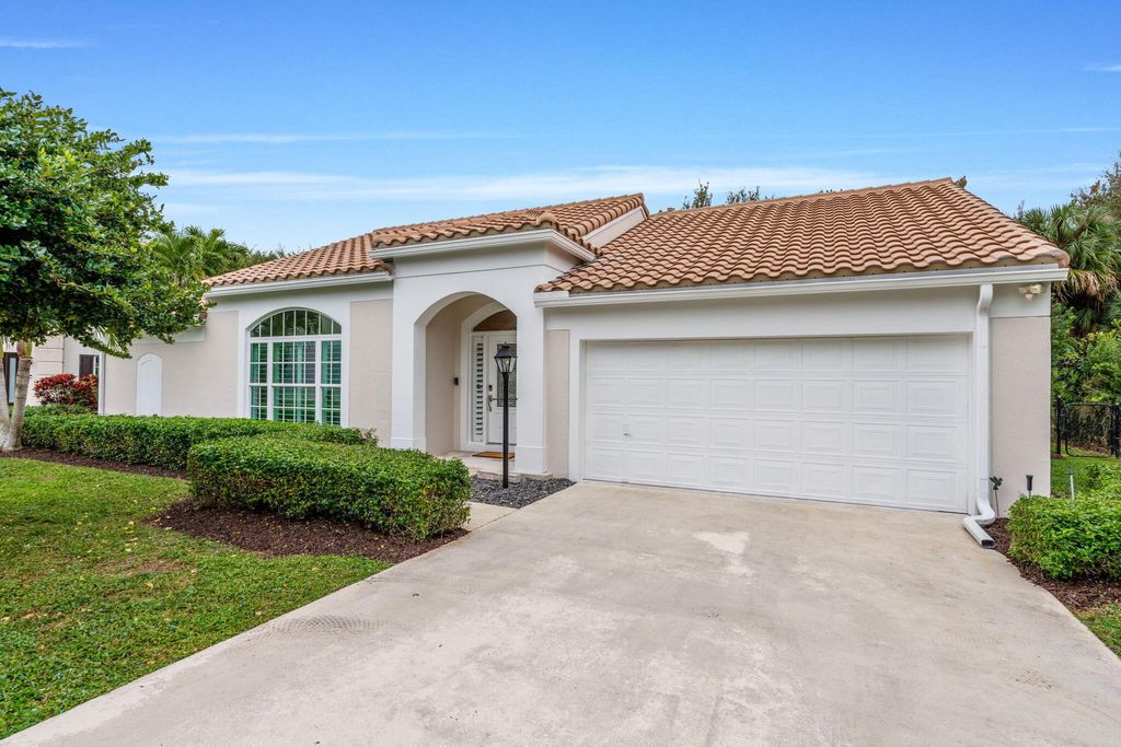 Photo of 10223 Hunt Club Lane, Palm Beach Gardens, FL 33418 (MLS # B26053664)