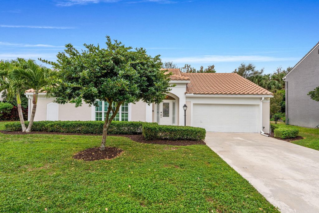 Photo of 10223 Hunt Club Lane, Palm Beach Gardens, FL 33418 (MLS # B26053664)