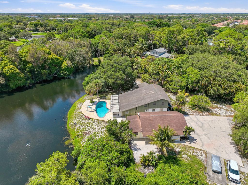 Photo of 7689 Lawrence Road, Boynton Beach, FL 33436 (MLS # B26030197)