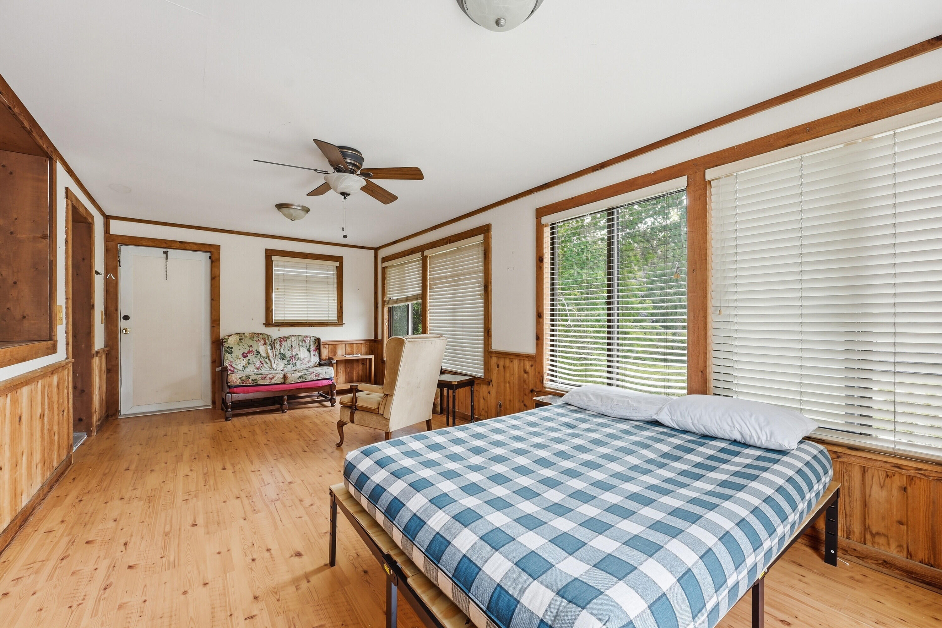 S/D OF 12-45-42, SE 1/4 IN - Residential