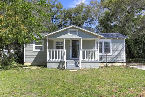 2106 W Bobe Street Pensacola FL 32505