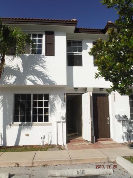 Beautiful townhome located in the desirable community Arbor Parc. Townhome features new tiles, laminate flooring and new washer and dryer and refrigerator. Community offers grand clubhouse, pool and fitness room. Close to shopping, schools and more.