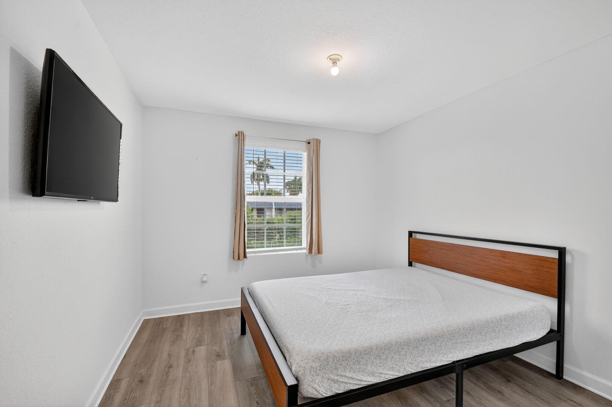 LAKESHORE AT THE FOUNTAINS - Residential