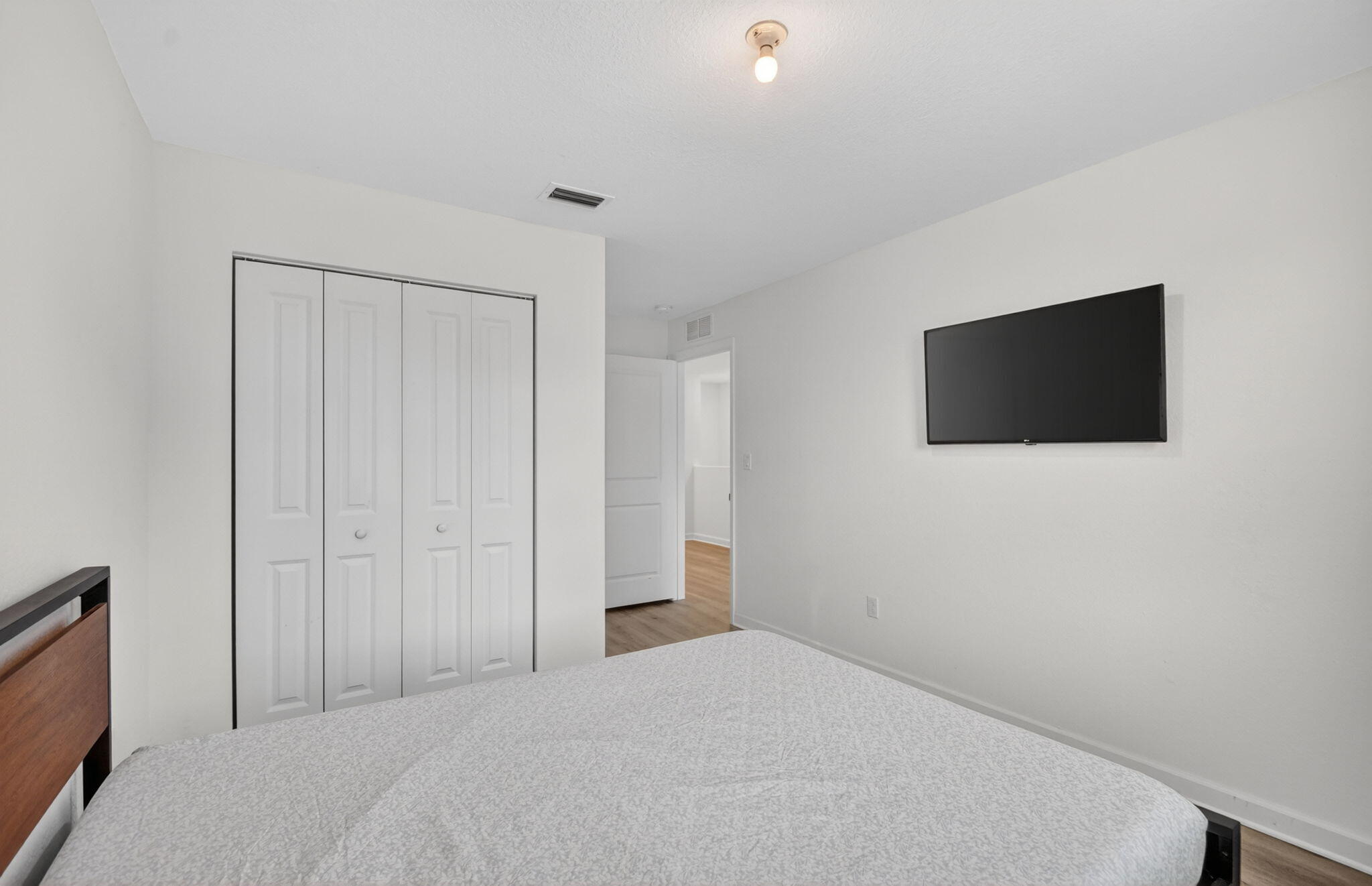 LAKESHORE AT THE FOUNTAINS - Residential