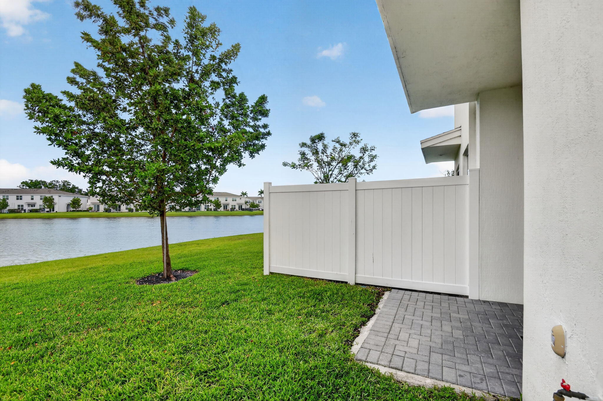 LAKESHORE AT THE FOUNTAINS - Residential