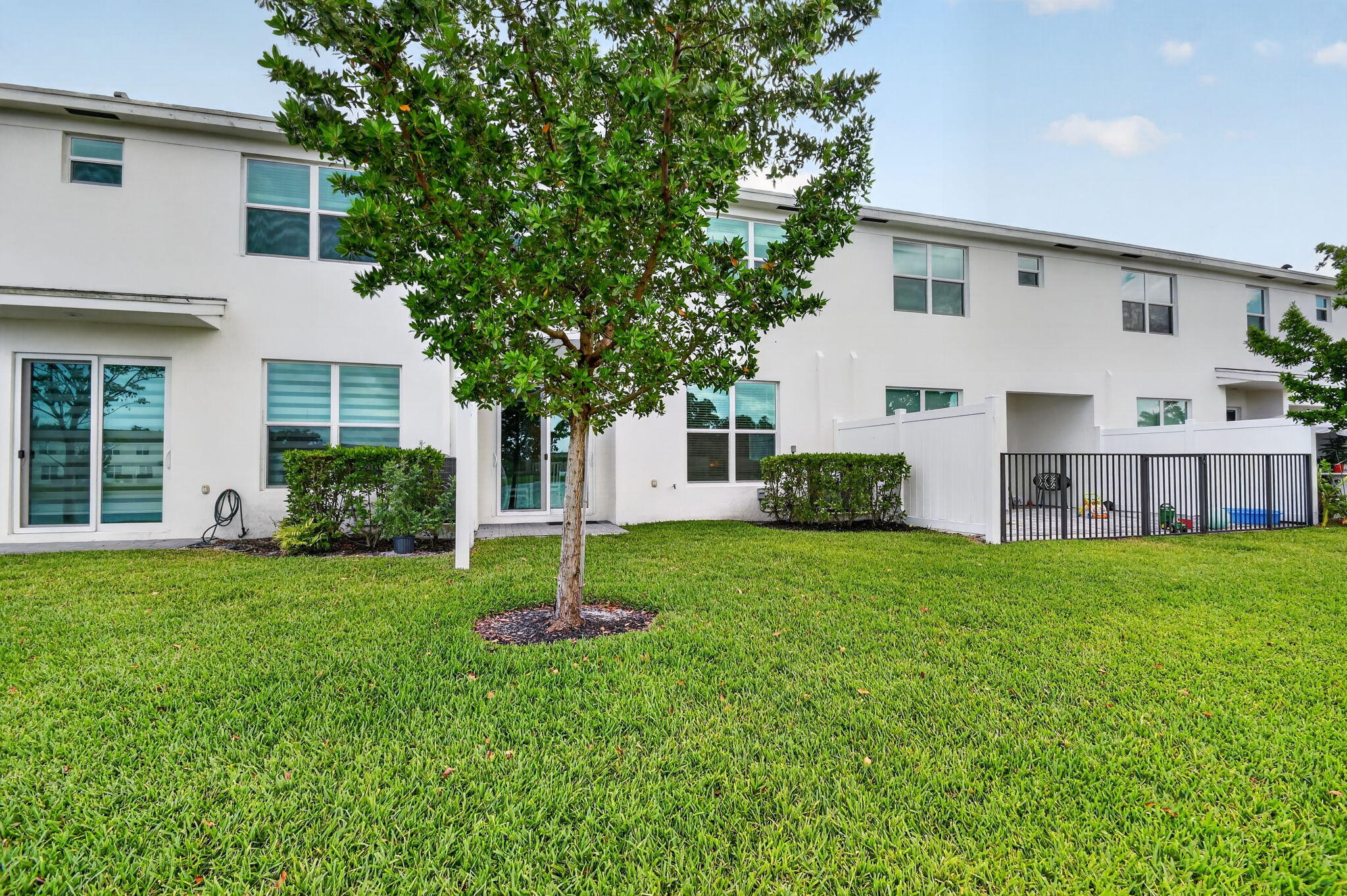 LAKESHORE AT THE FOUNTAINS - Residential