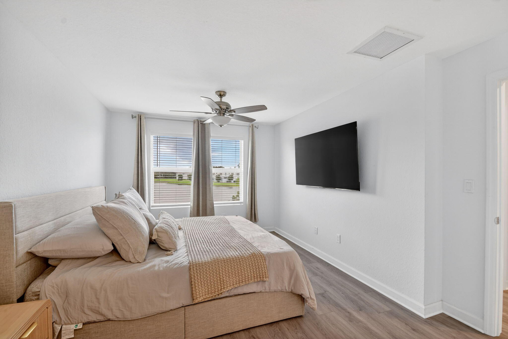LAKESHORE AT THE FOUNTAINS - Residential