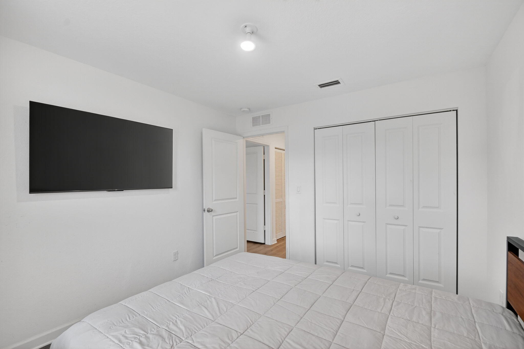 LAKESHORE AT THE FOUNTAINS - Residential