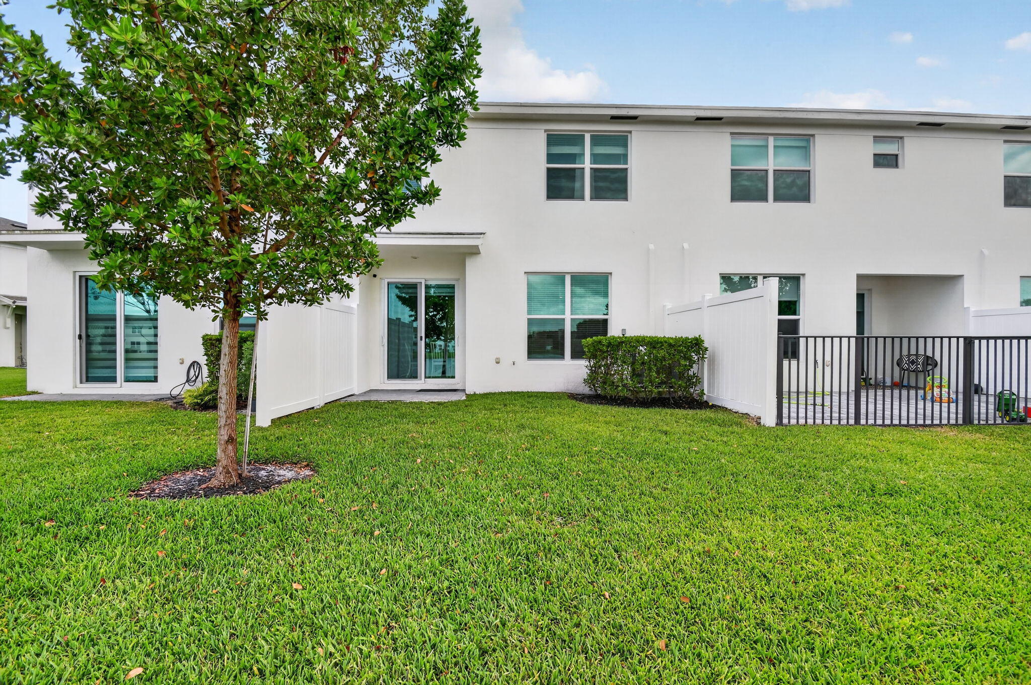 LAKESHORE AT THE FOUNTAINS - Residential