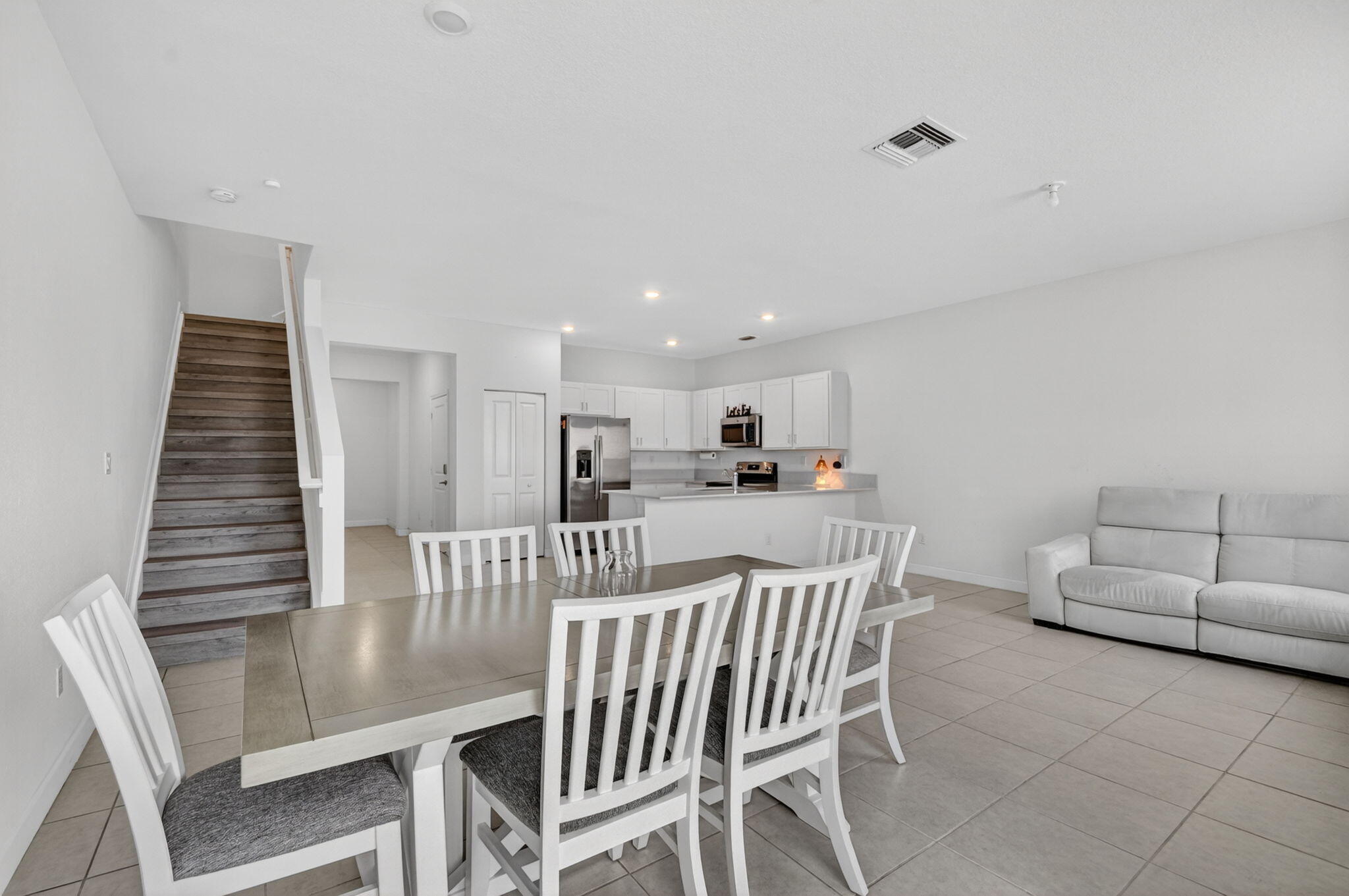 LAKESHORE AT THE FOUNTAINS - Residential