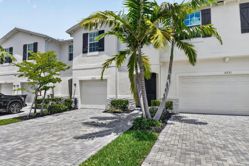 Photo of 6933 N Harbours Edge Avenue, Lake Worth, FL 33467 (MLS # B26026892)