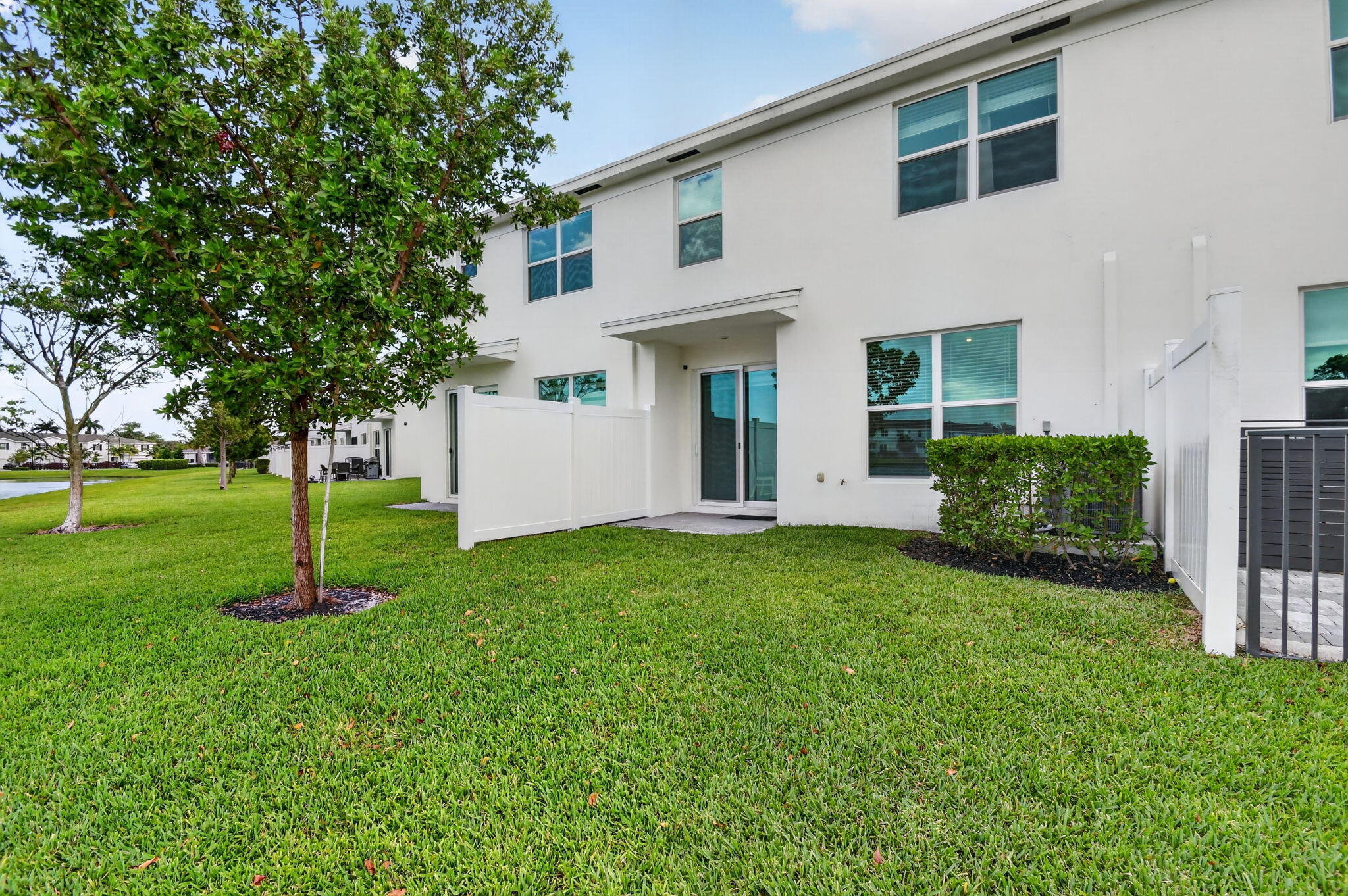 LAKESHORE AT THE FOUNTAINS - Residential