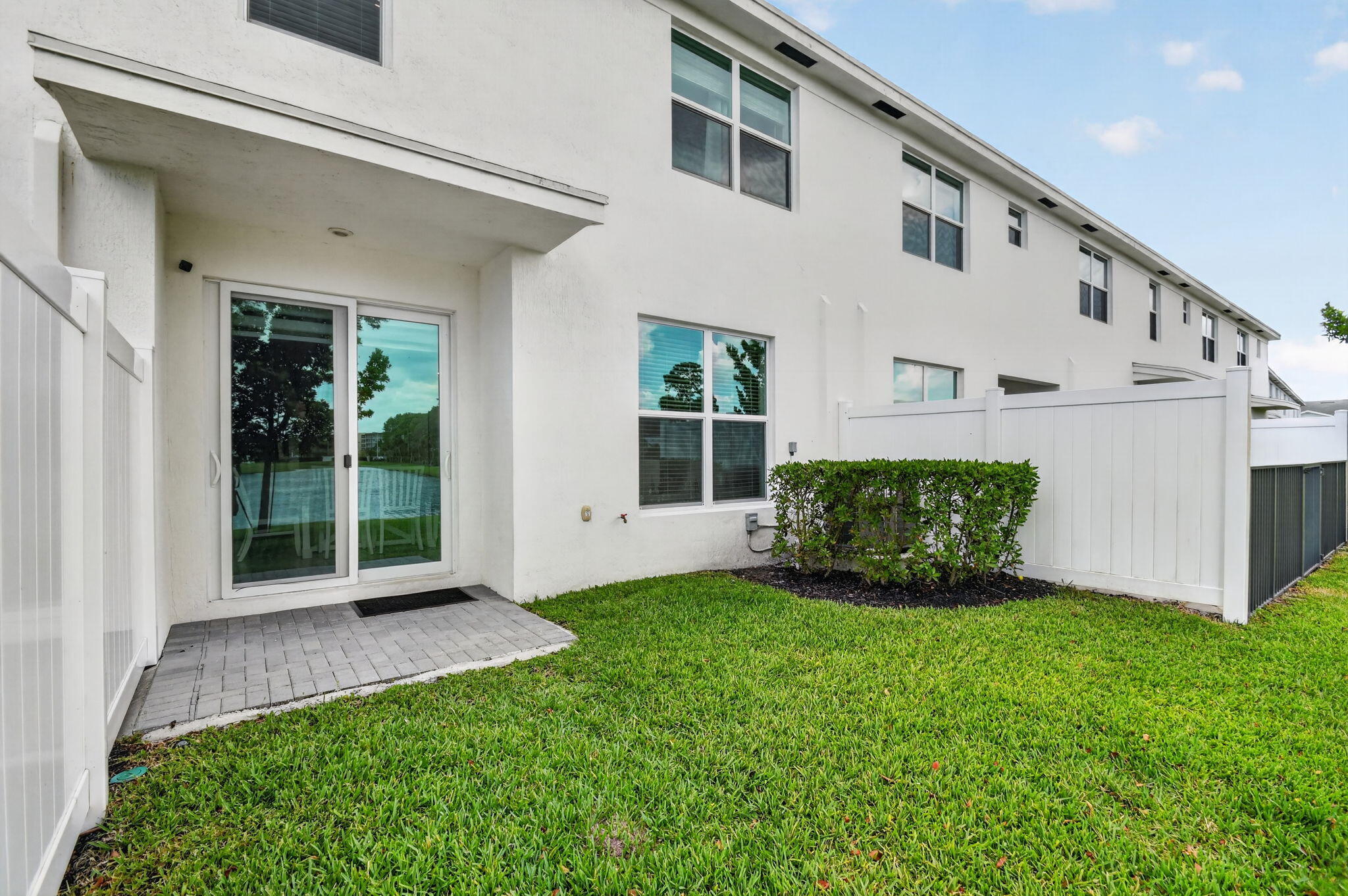 LAKESHORE AT THE FOUNTAINS - Residential