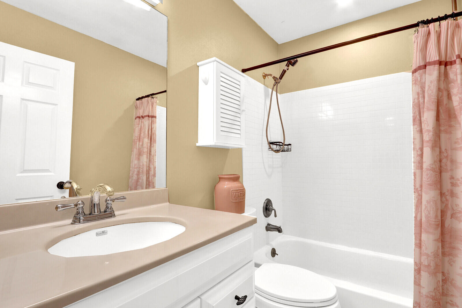 14-43-40~ E 209.6 FT OF W   4636.6 FT OF S 237.9 F - Residential