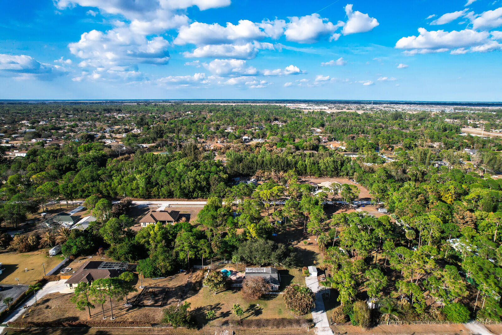 14-43-40~ E 209.6 FT OF W   4636.6 FT OF S 237.9 F - Residential