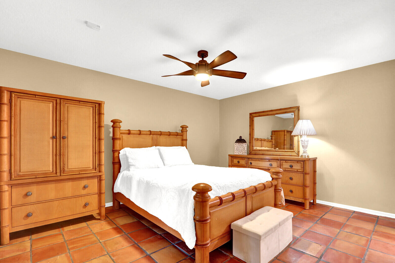 14-43-40~ E 209.6 FT OF W   4636.6 FT OF S 237.9 F - Residential