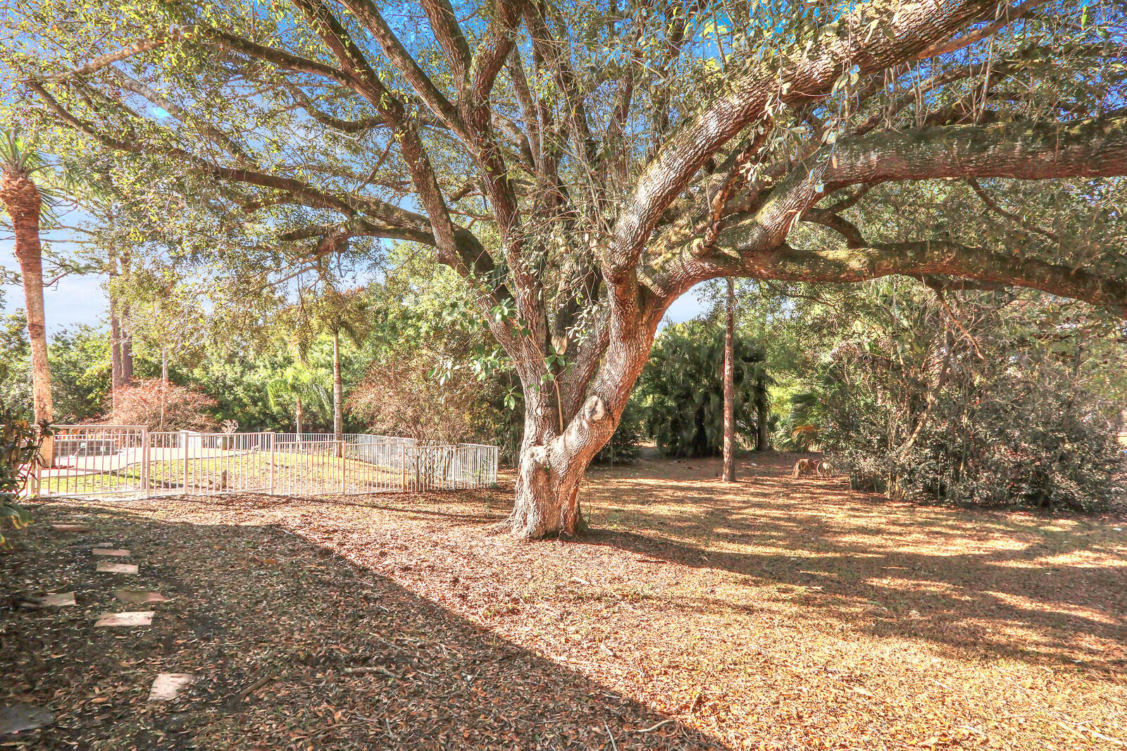 14-43-40~ E 209.6 FT OF W   4636.6 FT OF S 237.9 F - Residential