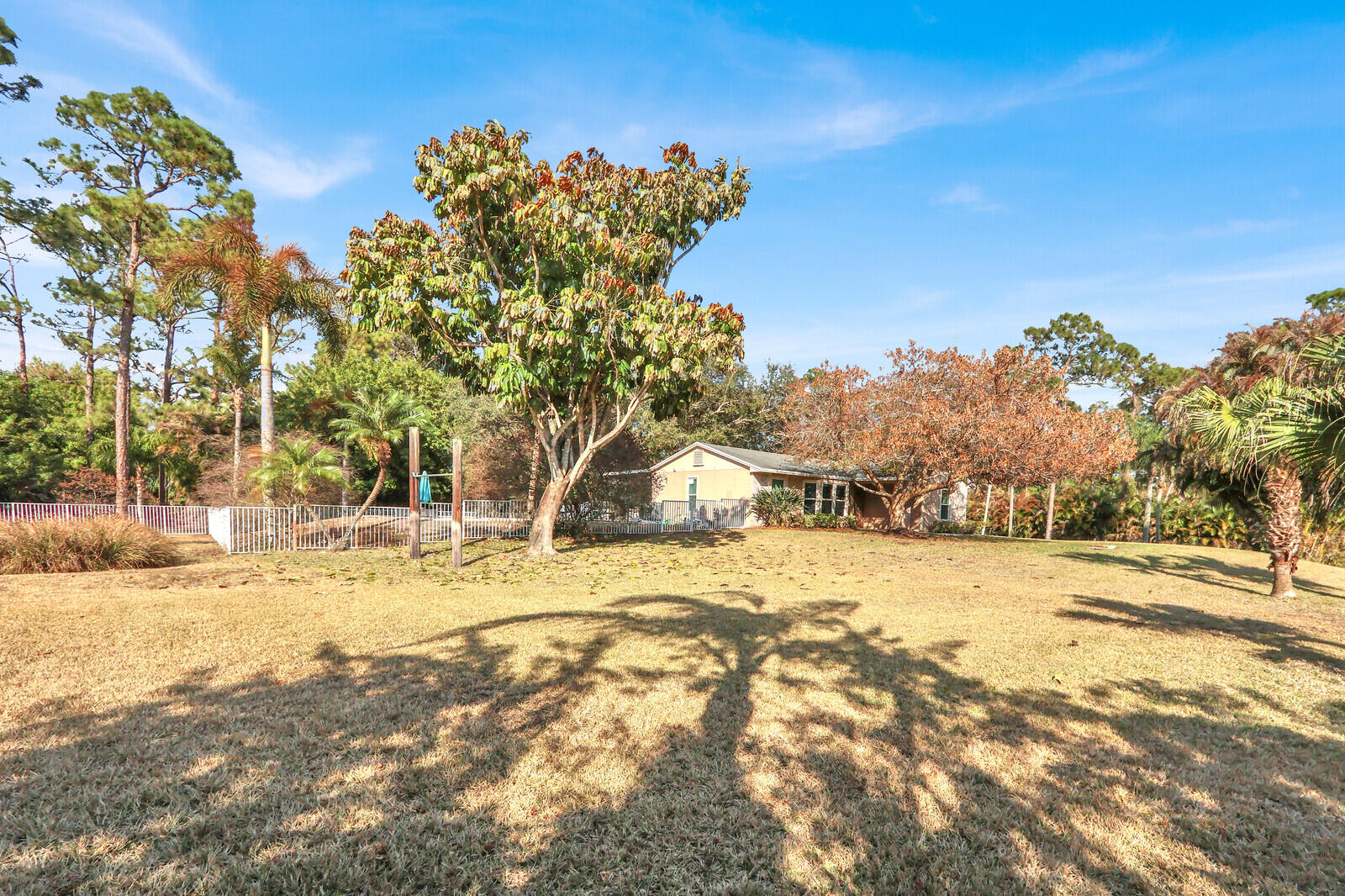 14-43-40~ E 209.6 FT OF W   4636.6 FT OF S 237.9 F - Residential