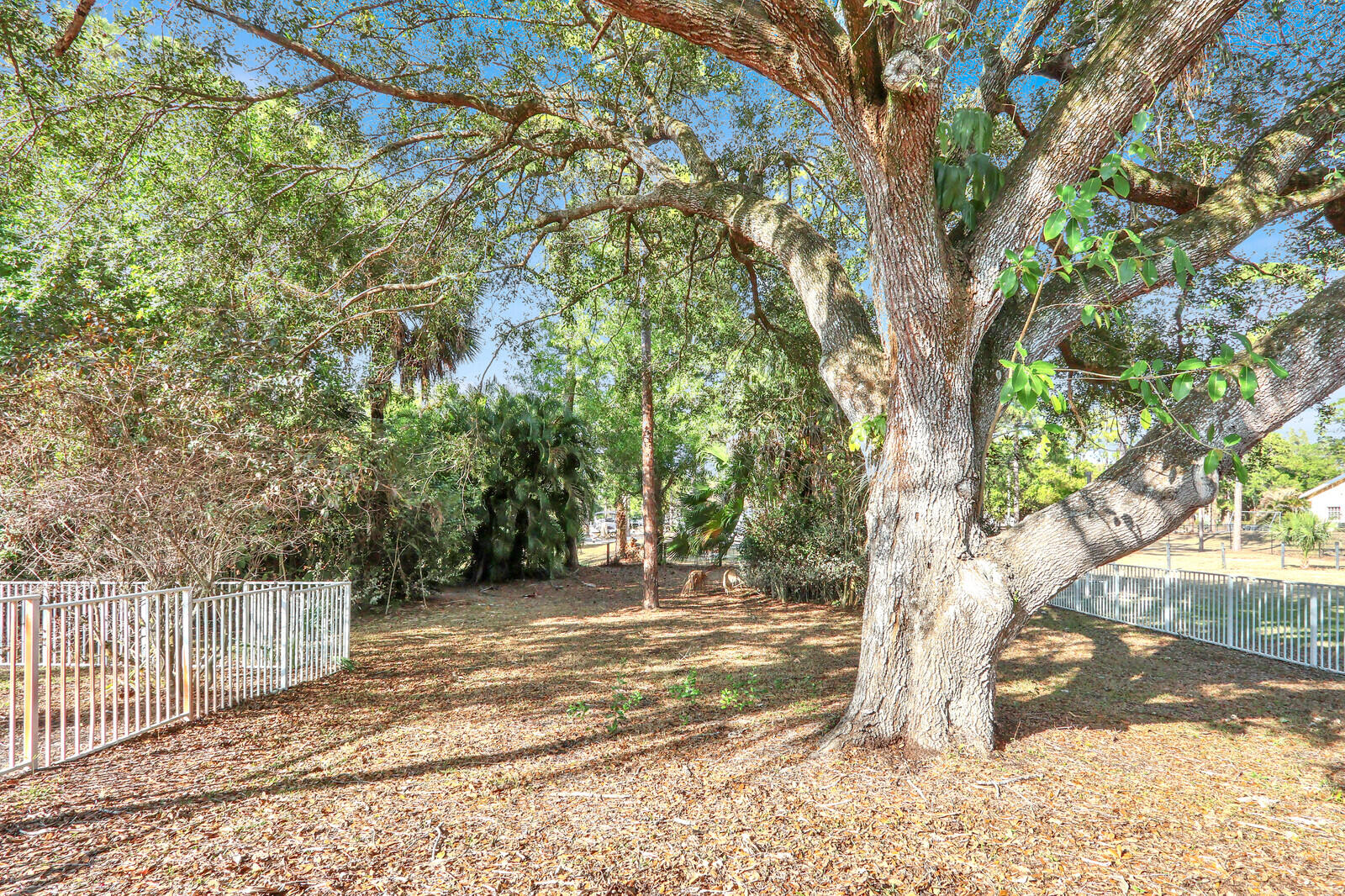 14-43-40~ E 209.6 FT OF W   4636.6 FT OF S 237.9 F - Residential