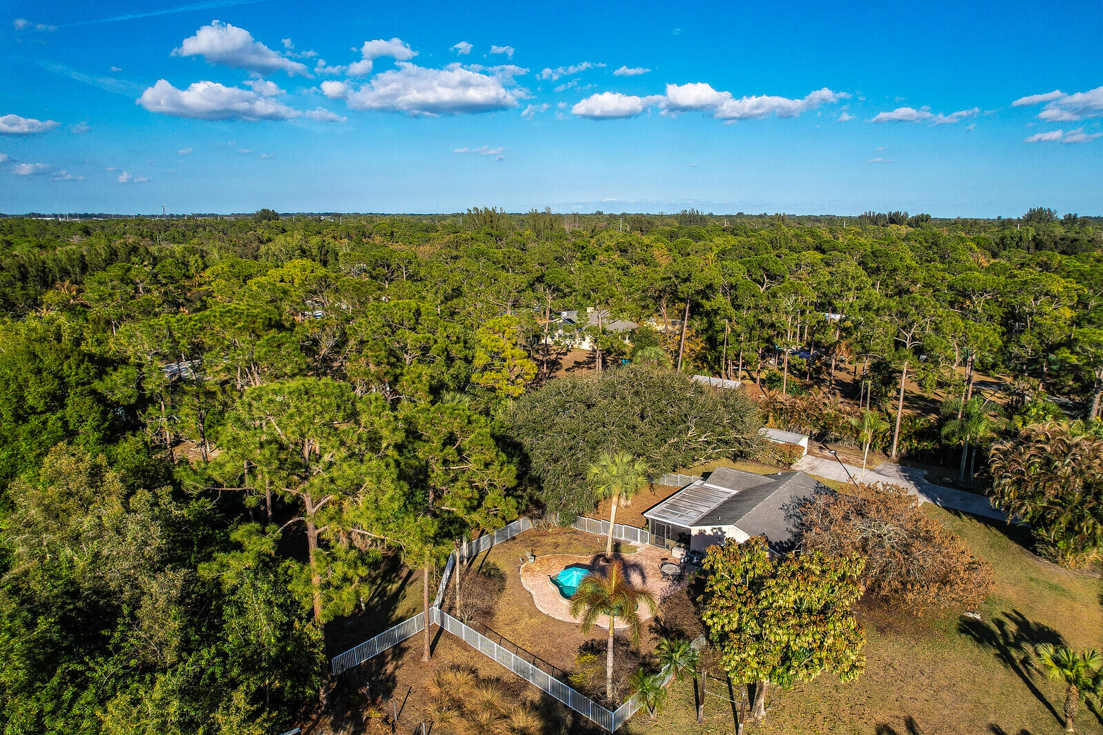 14-43-40~ E 209.6 FT OF W   4636.6 FT OF S 237.9 F - Residential