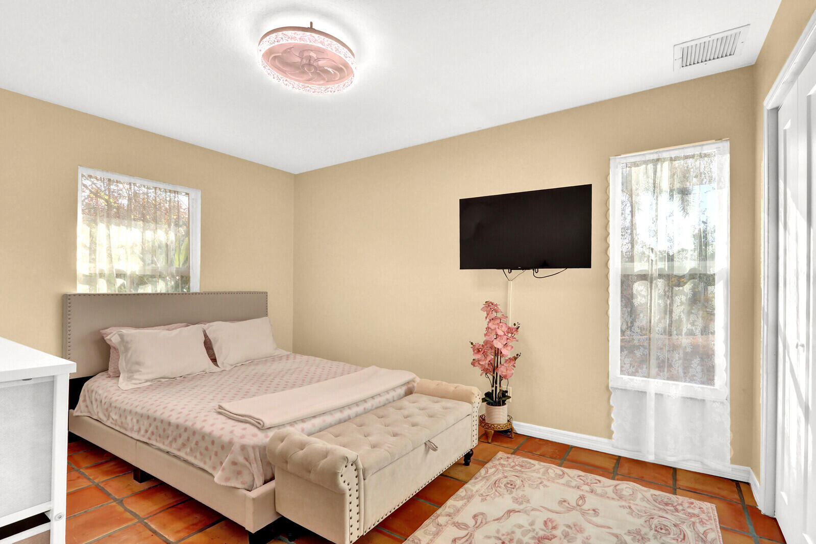 14-43-40~ E 209.6 FT OF W   4636.6 FT OF S 237.9 F - Residential