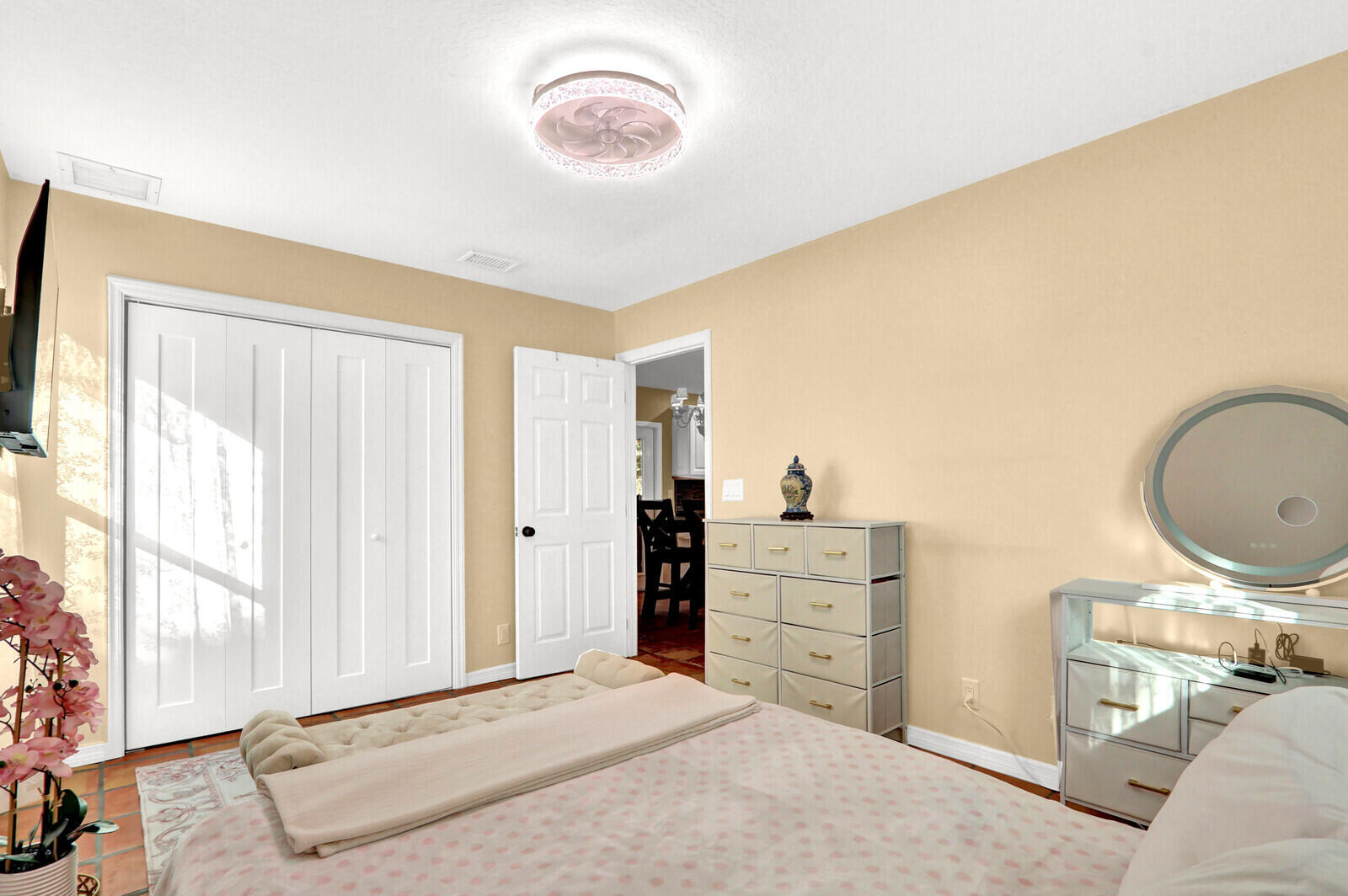 14-43-40~ E 209.6 FT OF W   4636.6 FT OF S 237.9 F - Residential