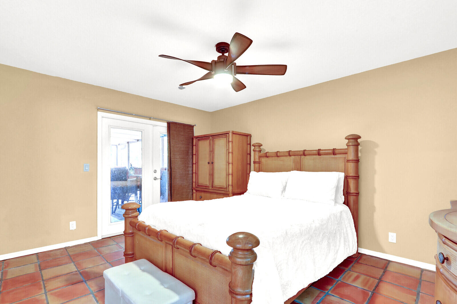 14-43-40~ E 209.6 FT OF W   4636.6 FT OF S 237.9 F - Residential