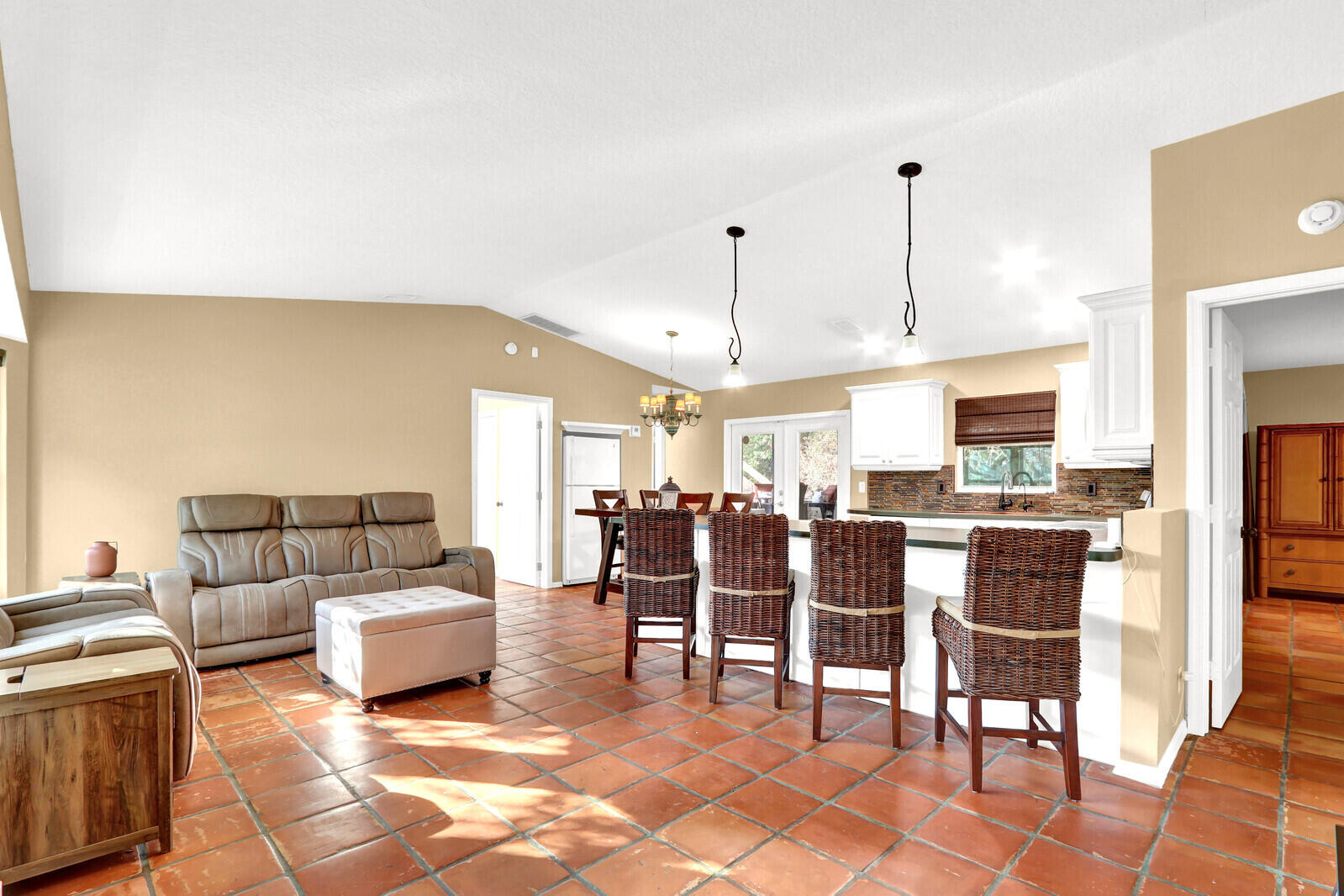 14-43-40~ E 209.6 FT OF W   4636.6 FT OF S 237.9 F - Residential