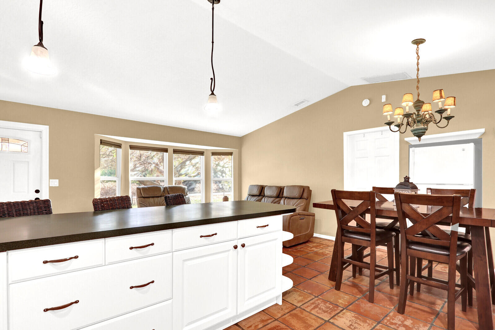 14-43-40~ E 209.6 FT OF W   4636.6 FT OF S 237.9 F - Residential