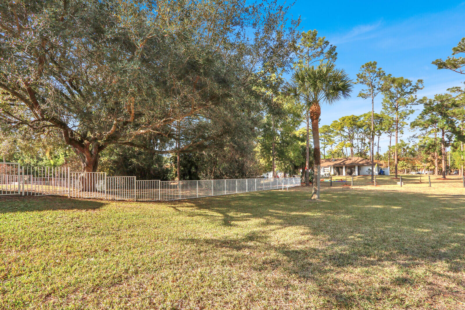 14-43-40~ E 209.6 FT OF W   4636.6 FT OF S 237.9 F - Residential