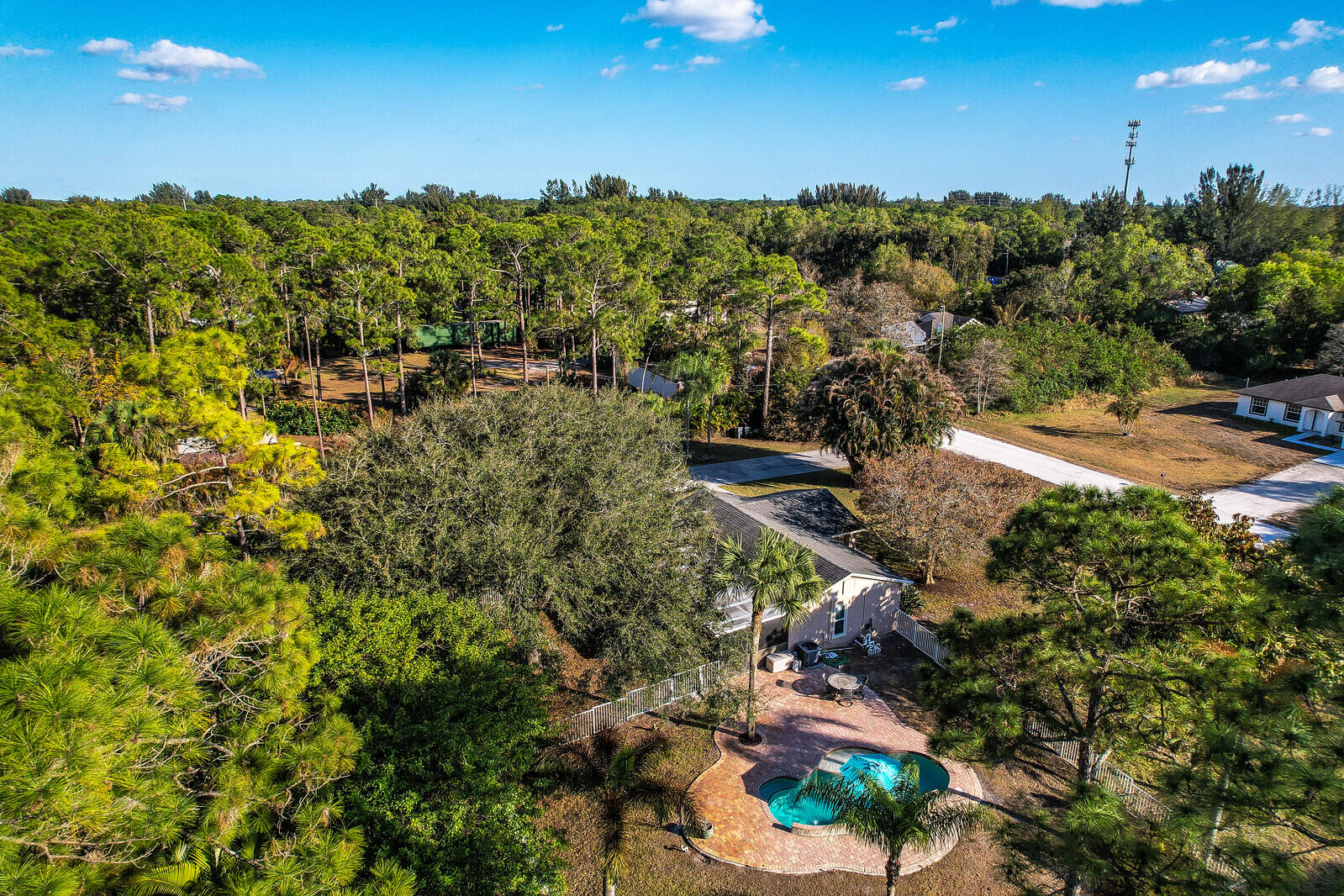 14-43-40~ E 209.6 FT OF W   4636.6 FT OF S 237.9 F - Residential